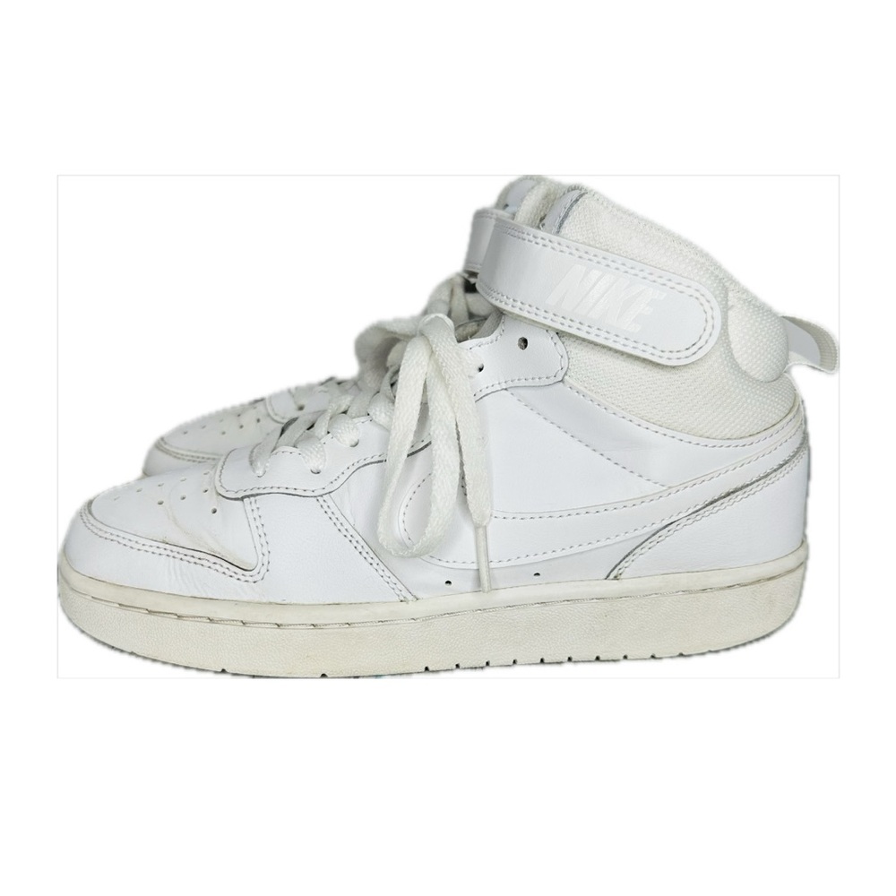 NIKE COURT BOROUGH Size 6 Youth